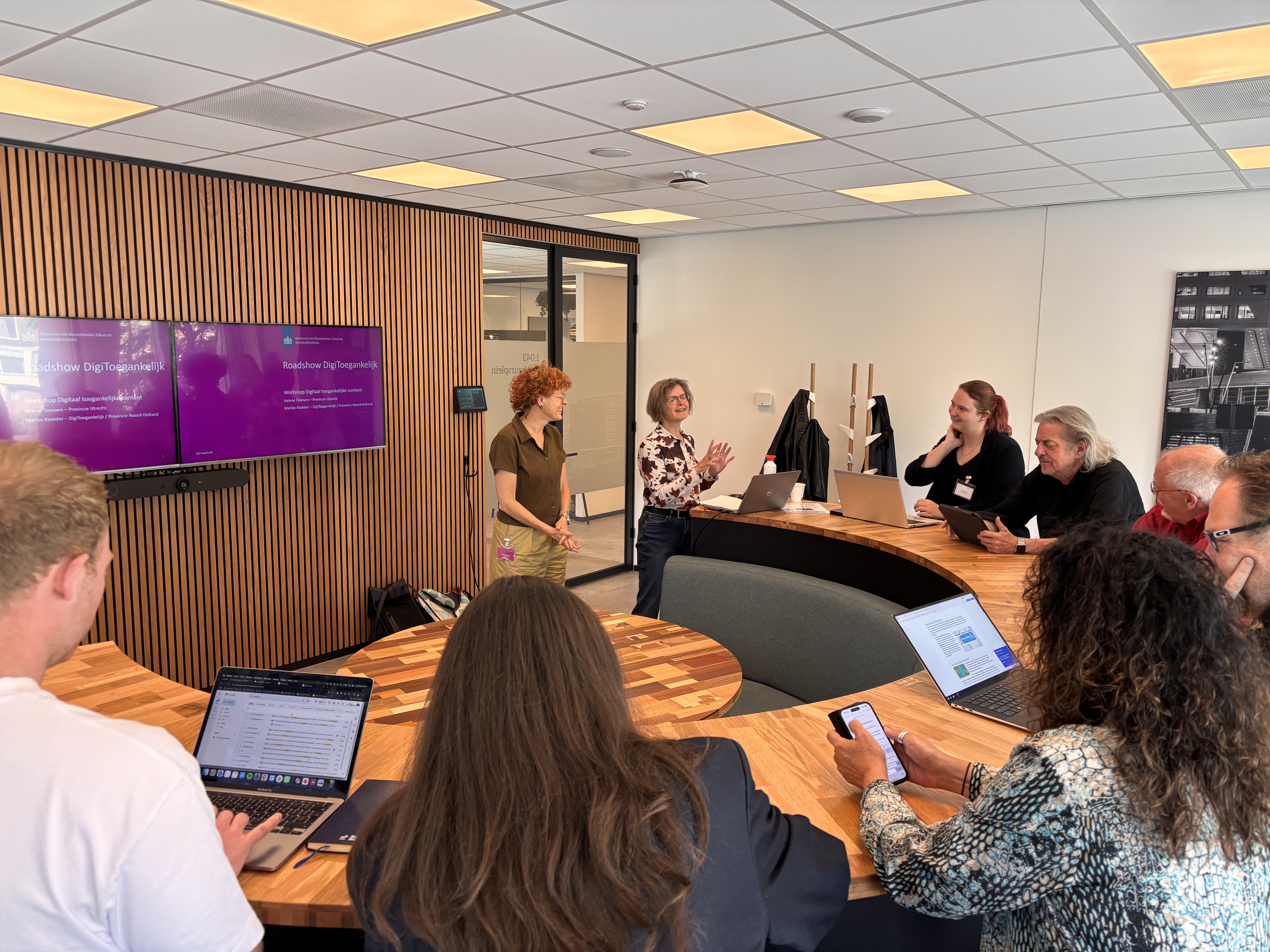 Deelnemers workshop content aan de slag.